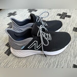 NB fresh foam ROAV women’s size 10 running shoes